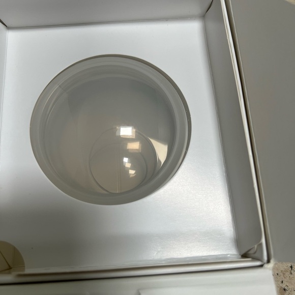 Elvie Catch Secure Milk Collection Cups 2 Cups 2 Skirts Discreet Reusable NEW - Picture 5 of 6